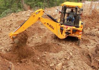 Багер-товарачи с обратно загребване Bull HD96 4WD