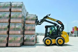 Челни товарачи New Holland L218