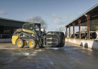 Челни товарачи New Holland L220