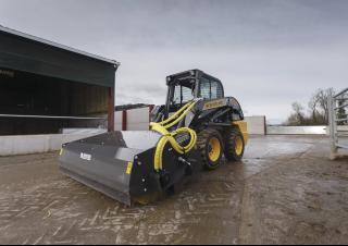 Челни товарачи New Holland L220