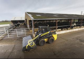 Челни товарачи New Holland L220