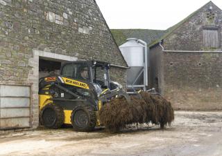 Челни товарачи New Holland L220