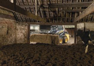 Челни товарачи New Holland L220