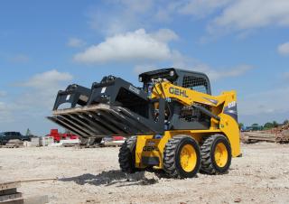 Челни товарачи Gehl R135