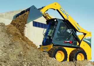 Челни товарачи Gehl R220 