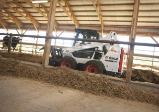 Челни товарачи Bobcat S590
