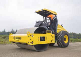 Валяци Еднобандажни валяци Bomag BW 211-40