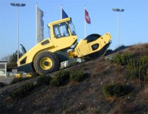Валяци Еднобандажни валяци Bomag BW 211 D-4