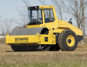Валяци Еднобандажни валяци Bomag BW 211 D-40