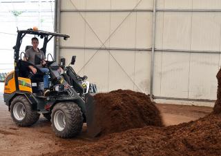 Електрически колесни товарачи Giant G2200E X-tra