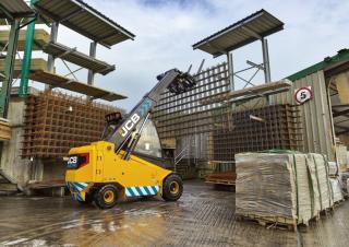 Електрически телескопични товарачи JCB 30-19E 
