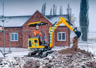Електрически верижни багери JCB 19C-IE