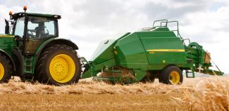 Големи квадратни преси + преси с висока плътност John Deere 1424