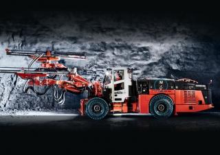 Хоризонтално насочващи се сондажни машини Sandvik DD422iE