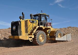 Колесна дозаторна машина Caterpillar 824K