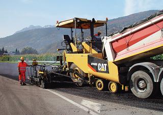 Колесни асфалтополагачи Caterpillar AP600D