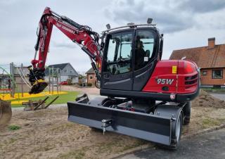 Колесни екскаватори Yanmar B95W MB 