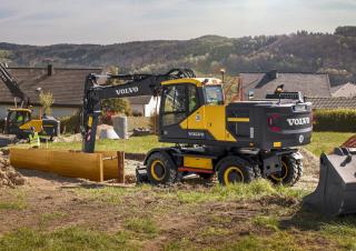 Колесни екскаватори Volvo EW220E