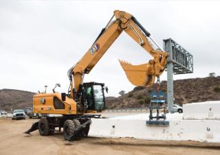Колесни екскаватори Caterpillar M322