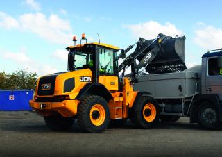 Колесни товарачи JCB 411 HT