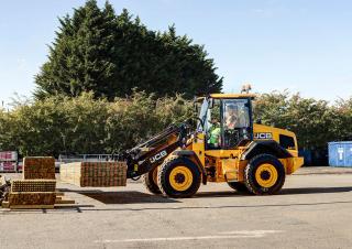 Колесни товарачи JCB 411 HT