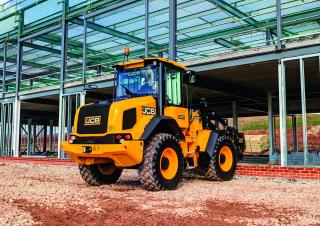 Колесни товарачи JCB 411 HT