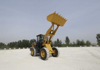 Колесни товарачи SEM 636D