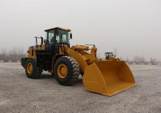 Колесни товарачи SEM 660D
