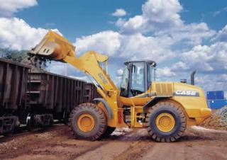 Колесни товарачи Case 821 E