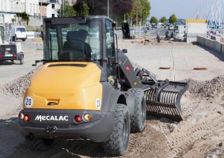Колесни товарачи Mecalac AS900