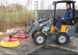 Колесни товарачи Giant D 254 SW