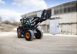 Колесни товарачи Doosan DL250-7