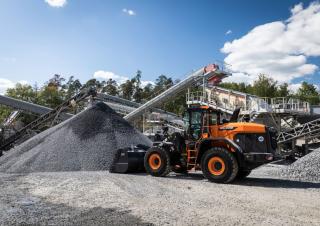Колесни товарачи Doosan DL320-7