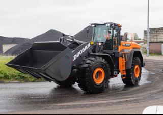 Колесни товарачи Doosan DL550-7