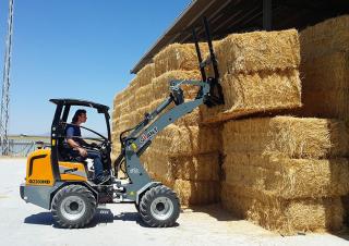 Колесни товарачи Giant G2200HD