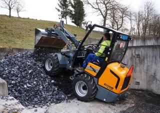 Колесни товарачи Giant G2500 X-tra HD