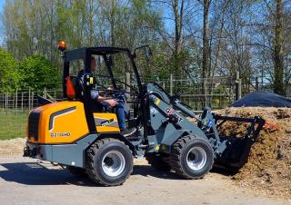 Колесни товарачи Giant G2700HD