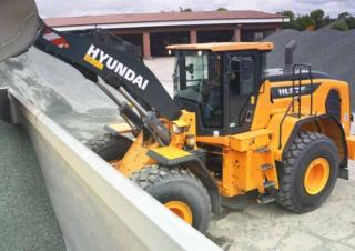 Колесни товарачи Hyundai HL975