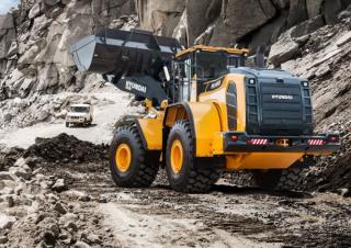 Колесни товарачи Hyundai HL980A