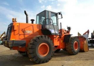 Колесни товарачи Hitachi LX 130