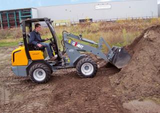 Колесни товарачи Giant V 452 T