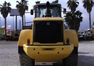 Колесни товарачи New Holland W270B