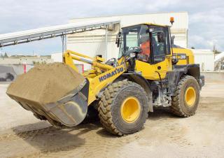 Колесни товарачи Komatsu WA200-8E0