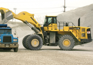 Колесни товарачи Komatsu WA600-6
