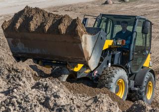 Колесни товарачи Komatsu WA70-7