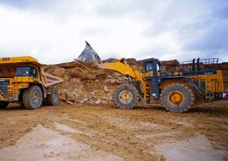 Колесни товарачи Komatsu WA900-3