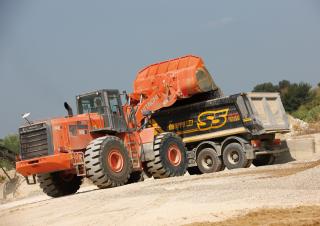 Колесни товарачи Hitachi ZW 370