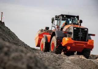 Колесни товарачи Hitachi ZW220-6