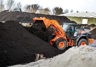 Колесни товарачи Hitachi ZW220-6