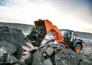 Колесни товарачи Hitachi ZW220-6